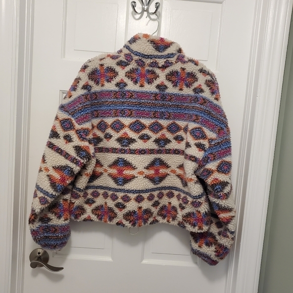 Pull&Bear Colorful Faux Sherpa Pullover Crop Style, Size XL. CASUAL AZTEC - Picture 9 of 11
